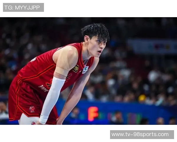 媒体人点评曾凡博发展潜力认为篮网不让其上场实属不合理