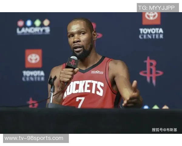 杜兰特赞阿门能力全面能胜任控卫中锋与大前锋多重角色