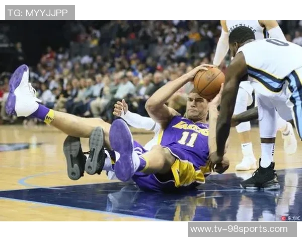 扎威表现低迷三分球失准仅得两分球队遭遇惨败