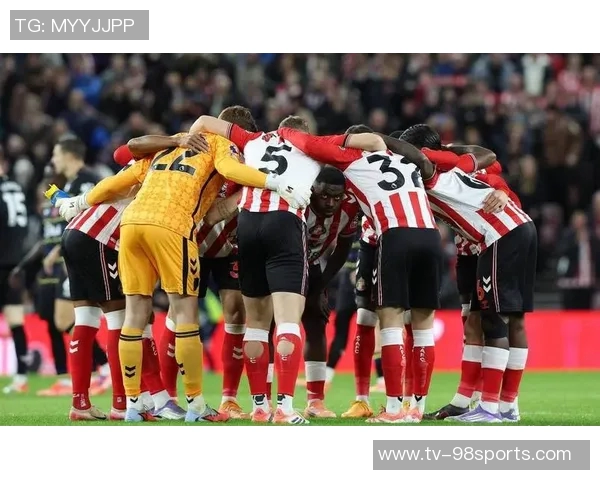 阿森纳球迷与桑德兰球迷发生冲突安保人员介入制止事态升级